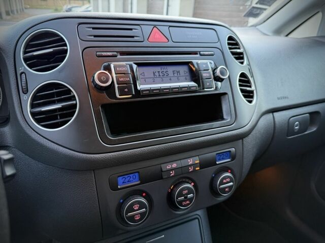 Сірий Фольксваген Golf Plus, об'ємом двигуна 1.6 л та пробігом 237 тис. км за 6999 $, фото 12 на Automoto.ua