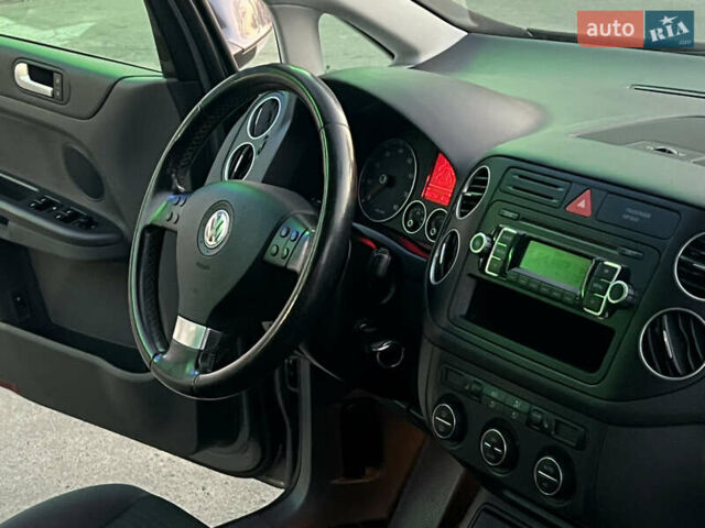 Серый Фольксваген Гольф Плюс, объемом двигателя 0 л и пробегом 221 тыс. км за 6300 $, фото 58 на Automoto.ua