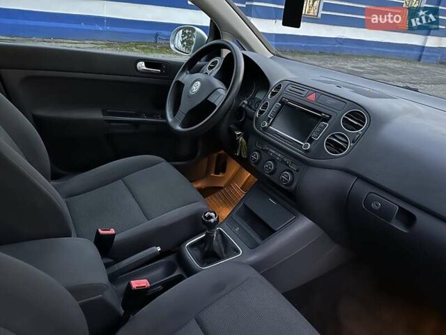 Серый Фольксваген Гольф Плюс, объемом двигателя 1.6 л и пробегом 144 тыс. км за 8200 $, фото 33 на Automoto.ua