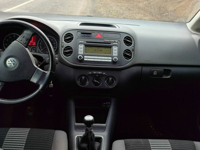 Серый Фольксваген Гольф Плюс, объемом двигателя 1.6 л и пробегом 199 тыс. км за 6550 $, фото 2 на Automoto.ua