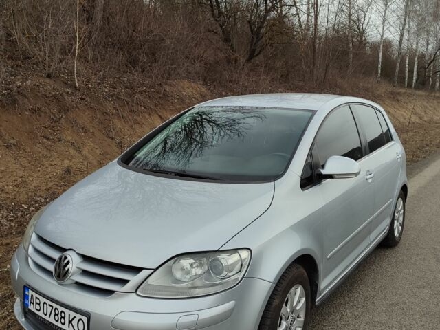 Серый Фольксваген Гольф Плюс, объемом двигателя 1.6 л и пробегом 199 тыс. км за 6550 $, фото 1 на Automoto.ua