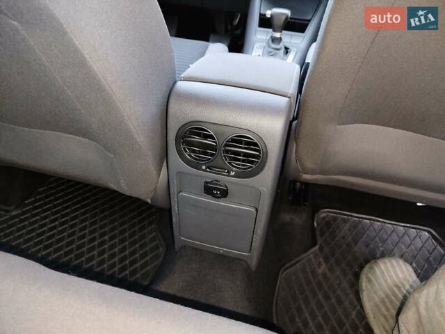 Серый Фольксваген Гольф Плюс, объемом двигателя 1.4 л и пробегом 225 тыс. км за 7550 $, фото 19 на Automoto.ua