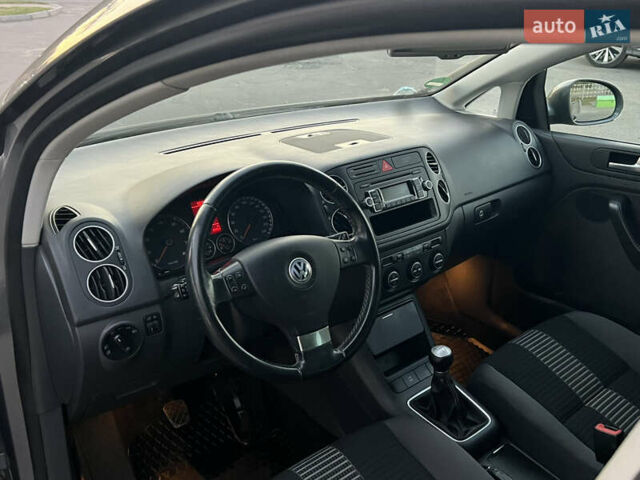 Серый Фольксваген Гольф Плюс, объемом двигателя 0 л и пробегом 221 тыс. км за 6300 $, фото 35 на Automoto.ua
