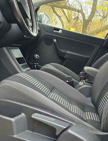 Серый Фольксваген Гольф Плюс, объемом двигателя 1.39 л и пробегом 220 тыс. км за 6100 $, фото 8 на Automoto.ua