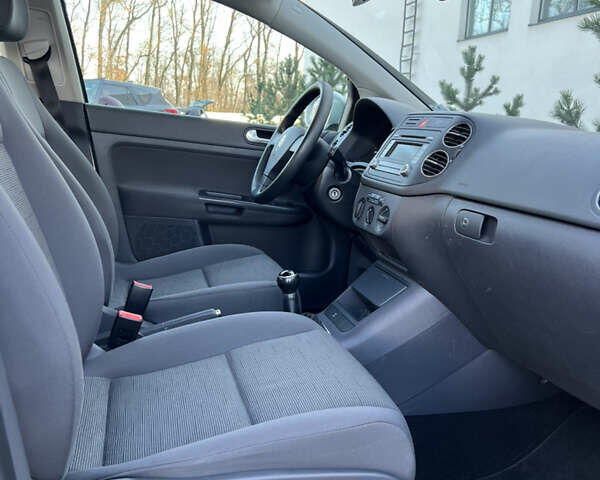 Серый Фольксваген Гольф Плюс, объемом двигателя 1.6 л и пробегом 99 тыс. км за 7250 $, фото 56 на Automoto.ua