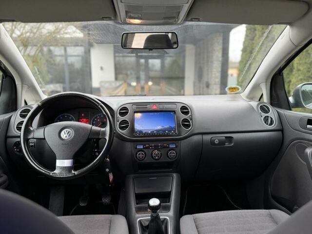 Серый Фольксваген Гольф Плюс, объемом двигателя 1.4 л и пробегом 155 тыс. км за 5700 $, фото 13 на Automoto.ua