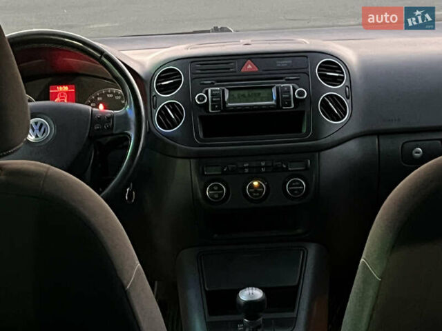 Серый Фольксваген Гольф Плюс, объемом двигателя 0 л и пробегом 221 тыс. км за 6300 $, фото 77 на Automoto.ua