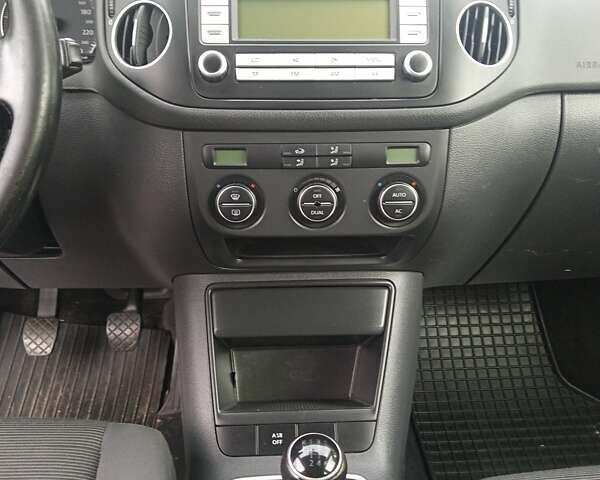 Серый Фольксваген Гольф Плюс, объемом двигателя 1.39 л и пробегом 260 тыс. км за 5900 $, фото 7 на Automoto.ua