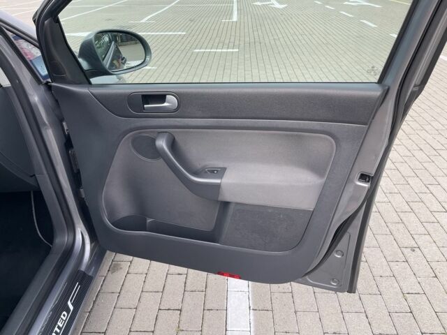 Серый Фольксваген Гольф Плюс, объемом двигателя 1.4 л и пробегом 171 тыс. км за 6300 $, фото 17 на Automoto.ua