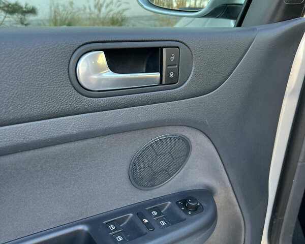 Серый Фольксваген Гольф Плюс, объемом двигателя 1.6 л и пробегом 99 тыс. км за 7250 $, фото 43 на Automoto.ua