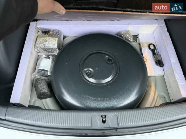 Серый Фольксваген Гольф Плюс, объемом двигателя 1.6 л и пробегом 189 тыс. км за 8400 $, фото 30 на Automoto.ua