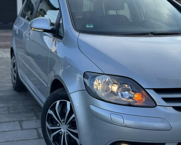 Серый Фольксваген Гольф Плюс, объемом двигателя 1.6 л и пробегом 208 тыс. км за 6490 $, фото 6 на Automoto.ua