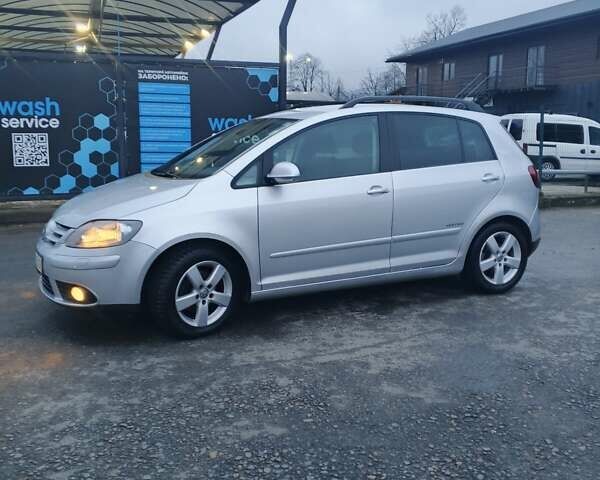 Серый Фольксваген Гольф Плюс, объемом двигателя 1.6 л и пробегом 240 тыс. км за 5999 $, фото 5 на Automoto.ua