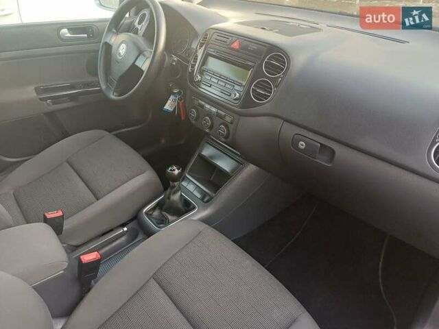 Серый Фольксваген Гольф Плюс, объемом двигателя 1.4 л и пробегом 208 тыс. км за 6300 $, фото 6 на Automoto.ua