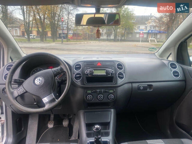 Серый Фольксваген Гольф Плюс, объемом двигателя 1.39 л и пробегом 220 тыс. км за 6100 $, фото 5 на Automoto.ua