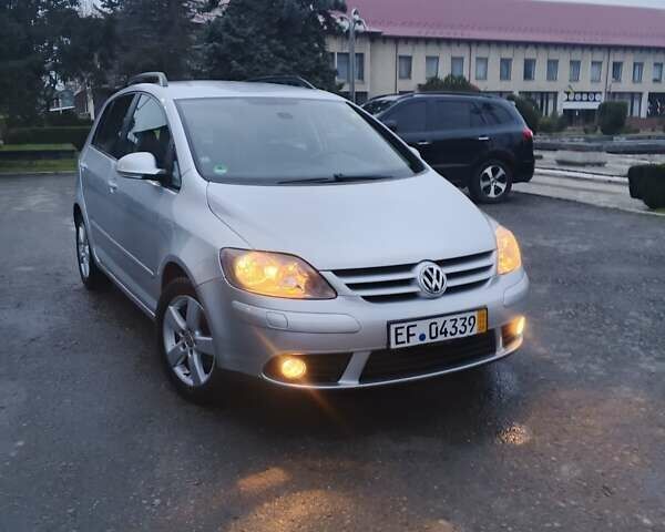 Серый Фольксваген Гольф Плюс, объемом двигателя 1.6 л и пробегом 240 тыс. км за 5999 $, фото 3 на Automoto.ua