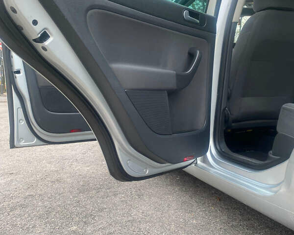 Серый Фольксваген Гольф Плюс, объемом двигателя 1.39 л и пробегом 220 тыс. км за 6100 $, фото 6 на Automoto.ua