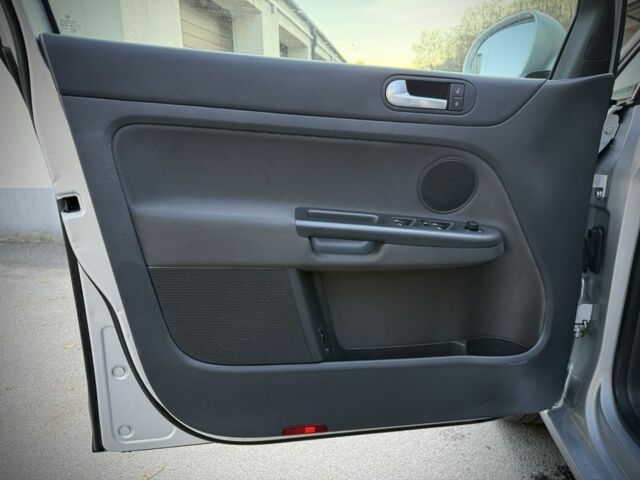 Сірий Фольксваген Golf Plus, об'ємом двигуна 1.6 л та пробігом 237 тис. км за 6999 $, фото 8 на Automoto.ua