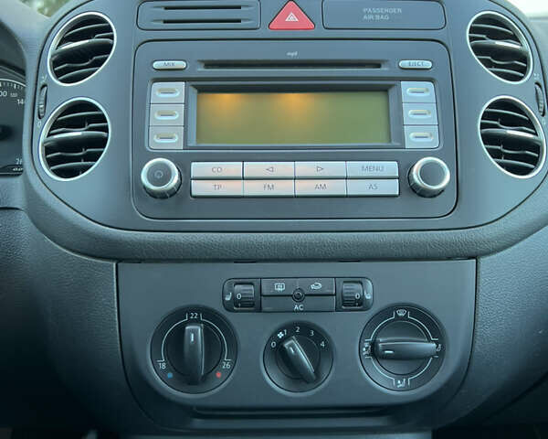 Серый Фольксваген Гольф Плюс, объемом двигателя 1.6 л и пробегом 99 тыс. км за 7250 $, фото 62 на Automoto.ua