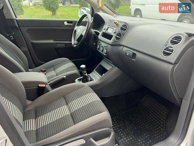 Серый Фольксваген Гольф Плюс, объемом двигателя 1.4 л и пробегом 226 тыс. км за 5400 $, фото 27 на Automoto.ua