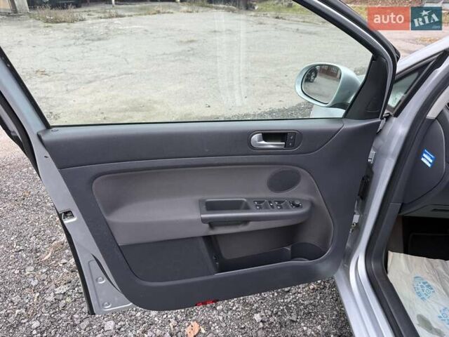 Серый Фольксваген Гольф Плюс, объемом двигателя 1.6 л и пробегом 189 тыс. км за 8400 $, фото 19 на Automoto.ua