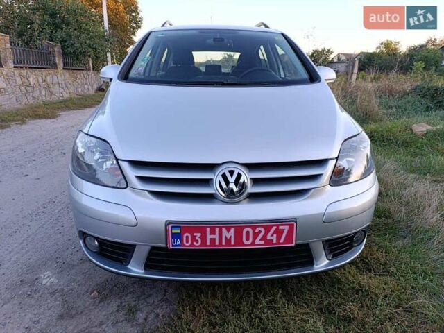 Серый Фольксваген Гольф Плюс, объемом двигателя 1.6 л и пробегом 237 тыс. км за 6399 $, фото 3 на Automoto.ua
