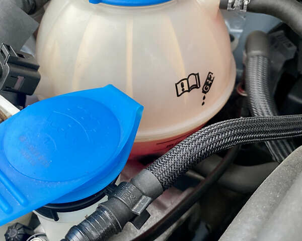 Серый Фольксваген Гольф Плюс, объемом двигателя 1.4 л и пробегом 200 тыс. км за 6900 $, фото 52 на Automoto.ua