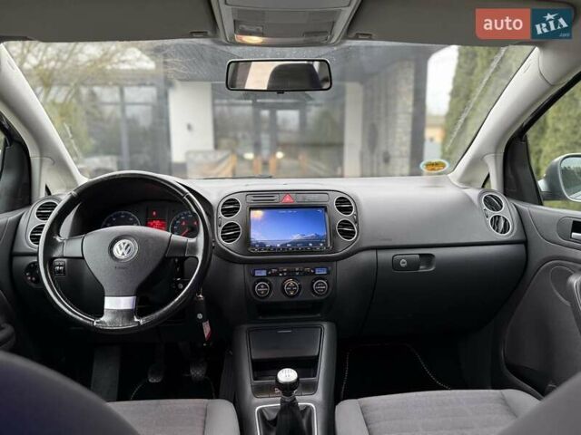Серый Фольксваген Гольф Плюс, объемом двигателя 1.4 л и пробегом 155 тыс. км за 5700 $, фото 48 на Automoto.ua