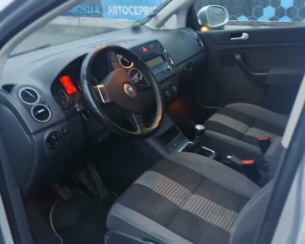 Серый Фольксваген Гольф Плюс, объемом двигателя 1.6 л и пробегом 240 тыс. км за 5999 $, фото 22 на Automoto.ua