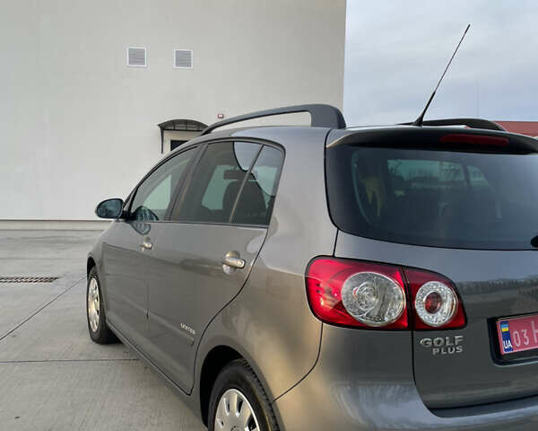 Серый Фольксваген Гольф Плюс, объемом двигателя 1.4 л и пробегом 217 тыс. км за 6200 $, фото 2 на Automoto.ua