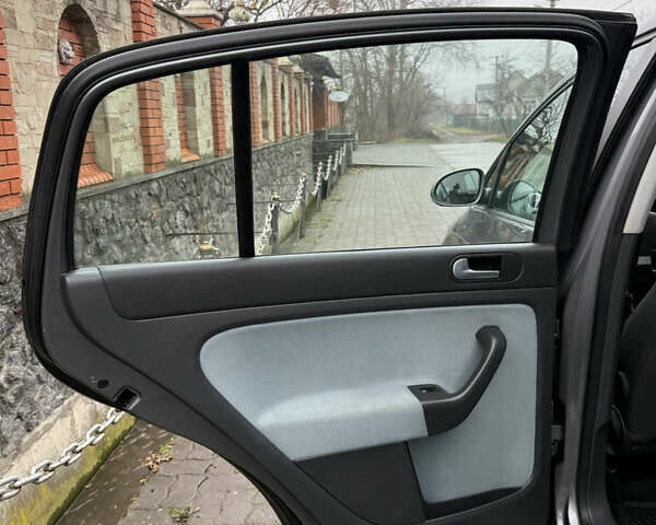 Серый Фольксваген Гольф Плюс, объемом двигателя 1.6 л и пробегом 225 тыс. км за 7399 $, фото 80 на Automoto.ua