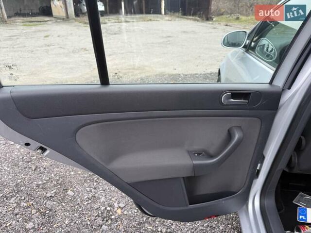 Серый Фольксваген Гольф Плюс, объемом двигателя 1.6 л и пробегом 189 тыс. км за 8400 $, фото 26 на Automoto.ua