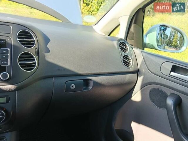 Серый Фольксваген Гольф Плюс, объемом двигателя 1.39 л и пробегом 165 тыс. км за 7500 $, фото 12 на Automoto.ua