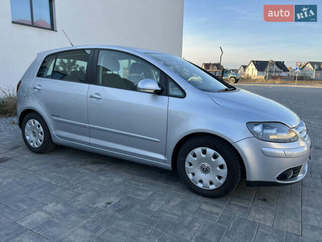 Серый Фольксваген Гольф Плюс, объемом двигателя 1.6 л и пробегом 99 тыс. км за 7250 $, фото 24 на Automoto.ua