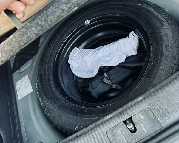 Сірий Фольксваген Golf Plus, об'ємом двигуна 1.4 л та пробігом 197 тис. км за 6000 $, фото 4 на Automoto.ua