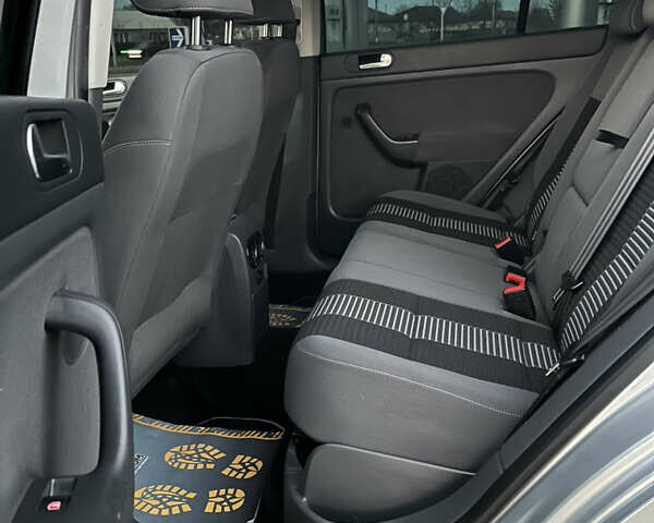 Серый Фольксваген Гольф Плюс, объемом двигателя 1.4 л и пробегом 243 тыс. км за 7300 $, фото 18 на Automoto.ua