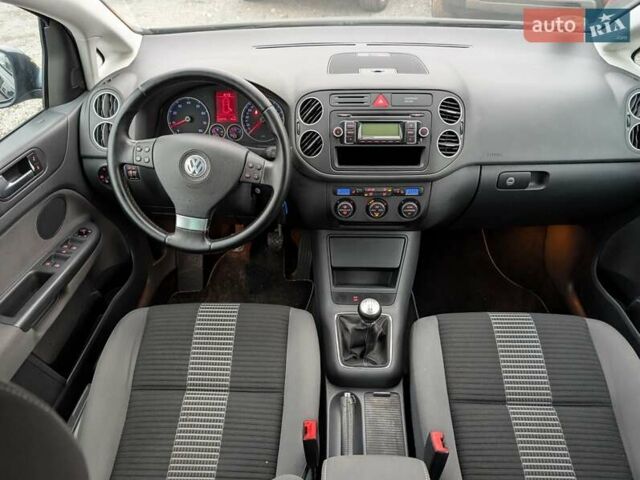 Серый Фольксваген Гольф Плюс, объемом двигателя 1.6 л и пробегом 159 тыс. км за 6950 $, фото 37 на Automoto.ua