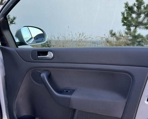 Серый Фольксваген Гольф Плюс, объемом двигателя 1.6 л и пробегом 99 тыс. км за 7250 $, фото 51 на Automoto.ua