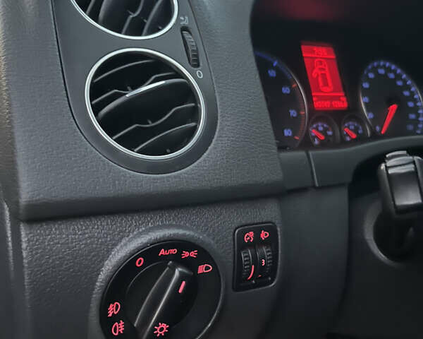 Серый Фольксваген Гольф Плюс, объемом двигателя 1.4 л и пробегом 243 тыс. км за 7300 $, фото 15 на Automoto.ua