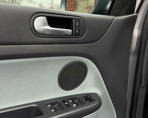 Серый Фольксваген Гольф Плюс, объемом двигателя 1.6 л и пробегом 225 тыс. км за 7399 $, фото 78 на Automoto.ua