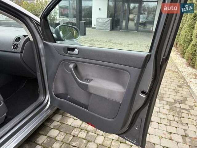 Серый Фольксваген Гольф Плюс, объемом двигателя 1.4 л и пробегом 155 тыс. км за 5700 $, фото 63 на Automoto.ua