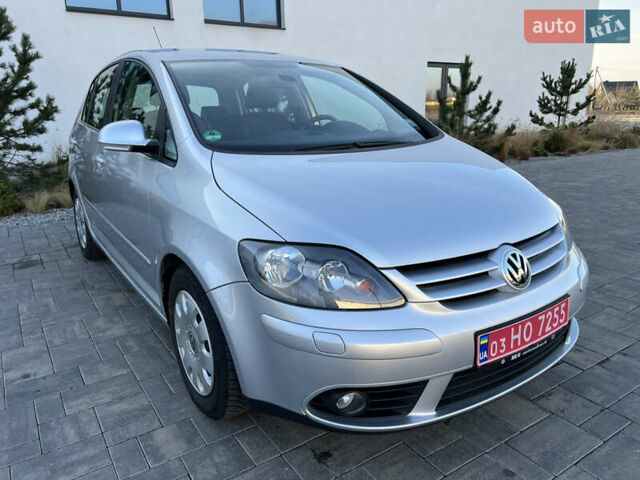 Серый Фольксваген Гольф Плюс, объемом двигателя 1.6 л и пробегом 99 тыс. км за 7250 $, фото 26 на Automoto.ua