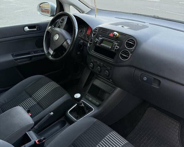 Сірий Фольксваген Golf Plus, об'ємом двигуна 1.4 л та пробігом 226 тис. км за 5900 $, фото 10 на Automoto.ua