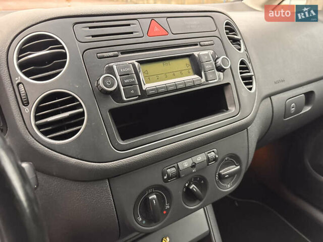 Серый Фольксваген Гольф Плюс, объемом двигателя 1.6 л и пробегом 128 тыс. км за 6700 $, фото 27 на Automoto.ua