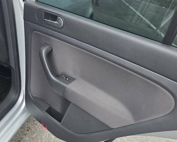 Серый Фольксваген Гольф Плюс, объемом двигателя 1.4 л и пробегом 211 тыс. км за 6400 $, фото 56 на Automoto.ua