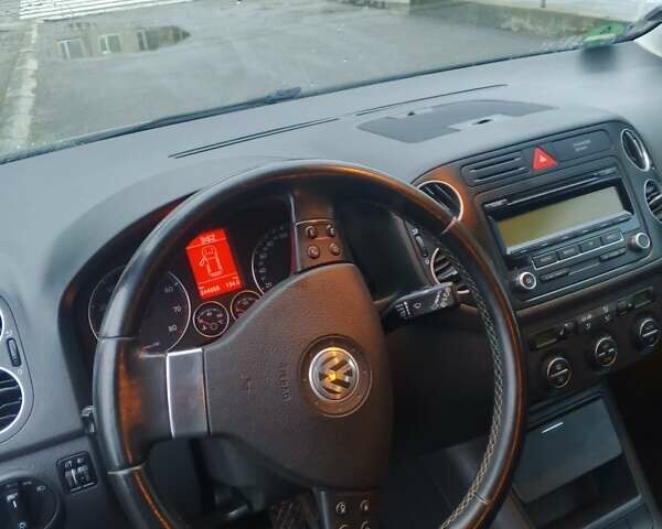 Серый Фольксваген Гольф Плюс, объемом двигателя 1.6 л и пробегом 240 тыс. км за 5999 $, фото 19 на Automoto.ua