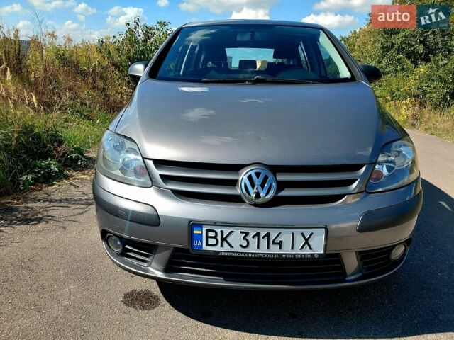 Сірий Фольксваген Golf Plus, об'ємом двигуна 1.6 л та пробігом 250 тис. км за 7400 $, фото 20 на Automoto.ua