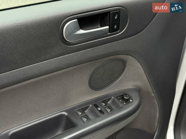 Серый Фольксваген Гольф Плюс, объемом двигателя 1.9 л и пробегом 230 тыс. км за 7800 $, фото 12 на Automoto.ua