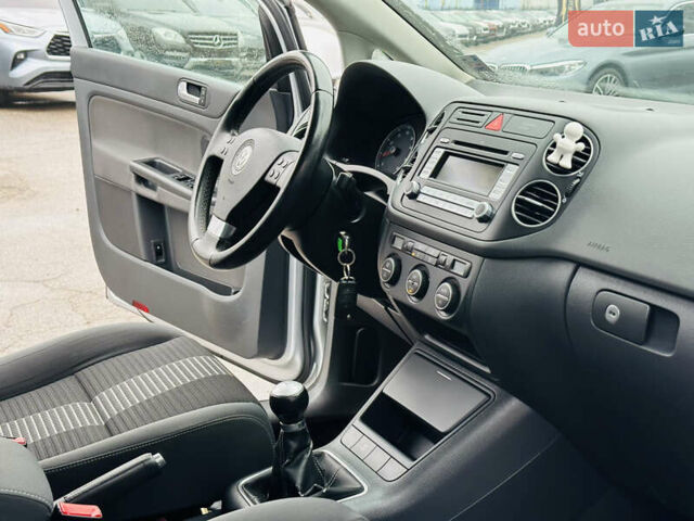 Серый Фольксваген Гольф Плюс, объемом двигателя 1.6 л и пробегом 245 тыс. км за 7800 $, фото 23 на Automoto.ua