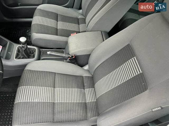 Серый Фольксваген Гольф Плюс, объемом двигателя 1.39 л и пробегом 287 тыс. км за 5000 $, фото 25 на Automoto.ua